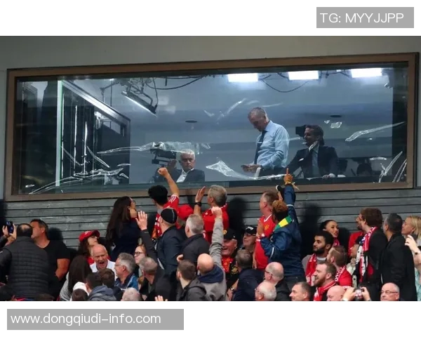 欧联杯精彩对决切尔西与曼联战成平局绝杀瞬间引发全场狂欢