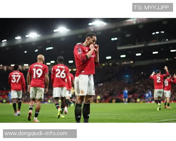 友谊赛精彩对决曼联与巴黎圣日耳曼平局红牌事件引发全场热议